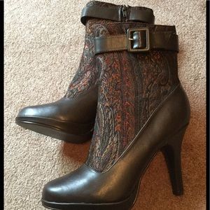 🆕 Anne Michelle Vintage Tapestry Boots, Sz  8